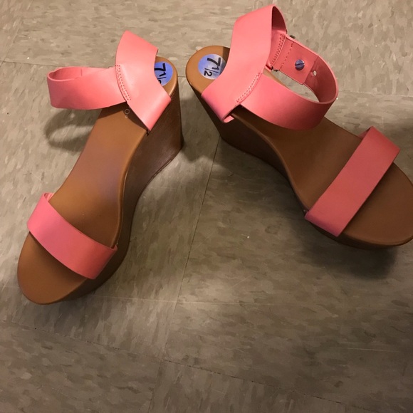 Shoes - Picture 1 of 3